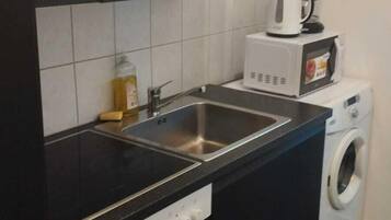 Basic Apartment | Private kitchen