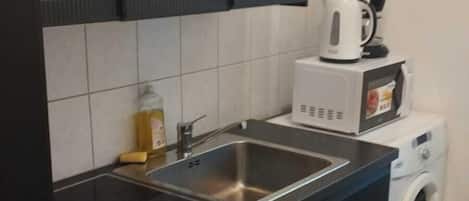 Appartement | Cuisine privée | Réfrigérateur, micro-ondes, four, plaque de cuisson