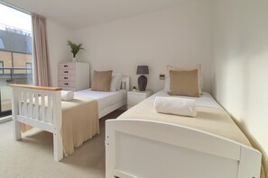 3 chambres, fer et planche à repasser, Wi-Fi, draps fournis