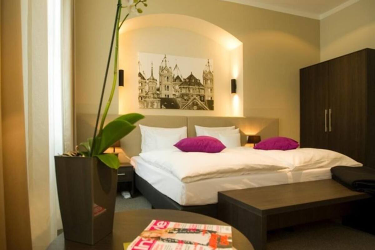 Deluxe Double Room | In-room safe, desk, laptop workspace, free WiFi