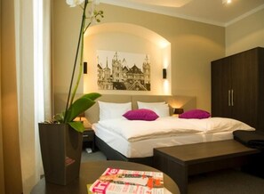 In-room safe, desk, laptop workspace, free WiFi - Hotel Residenz am Königsplatz (Speyer)