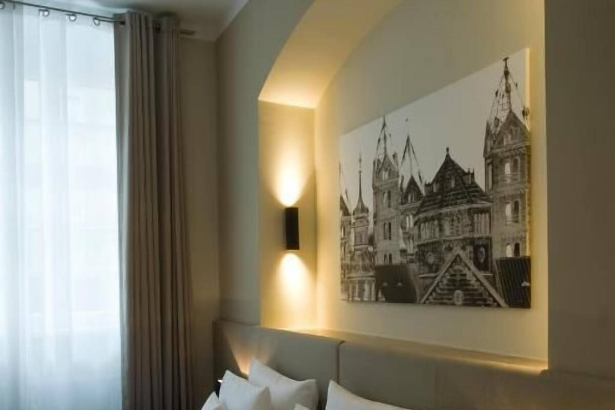 Business Double Room | In-room safe, desk, laptop workspace, free WiFi