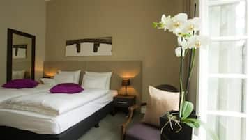 Standard-Doppelzimmer | Zimmersafe, Schreibtisch, laptopgeeigneter Arbeitsplatz