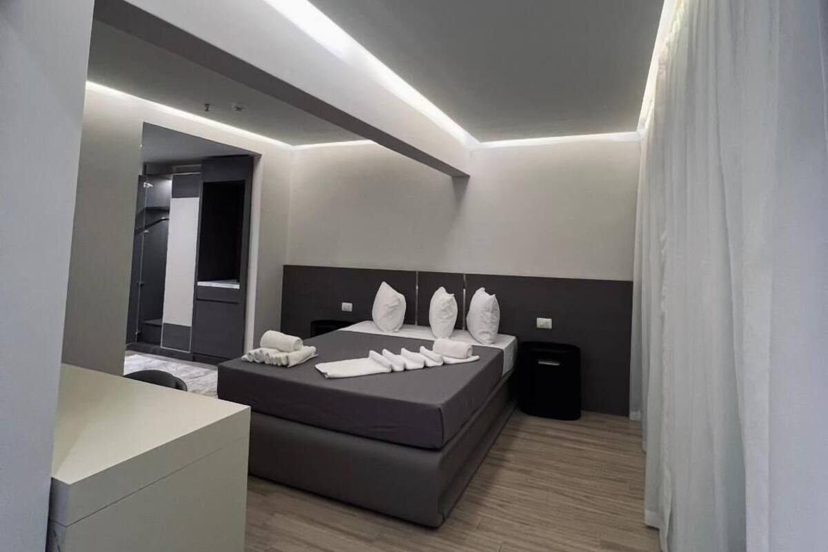 WiFi (free), bed sheets