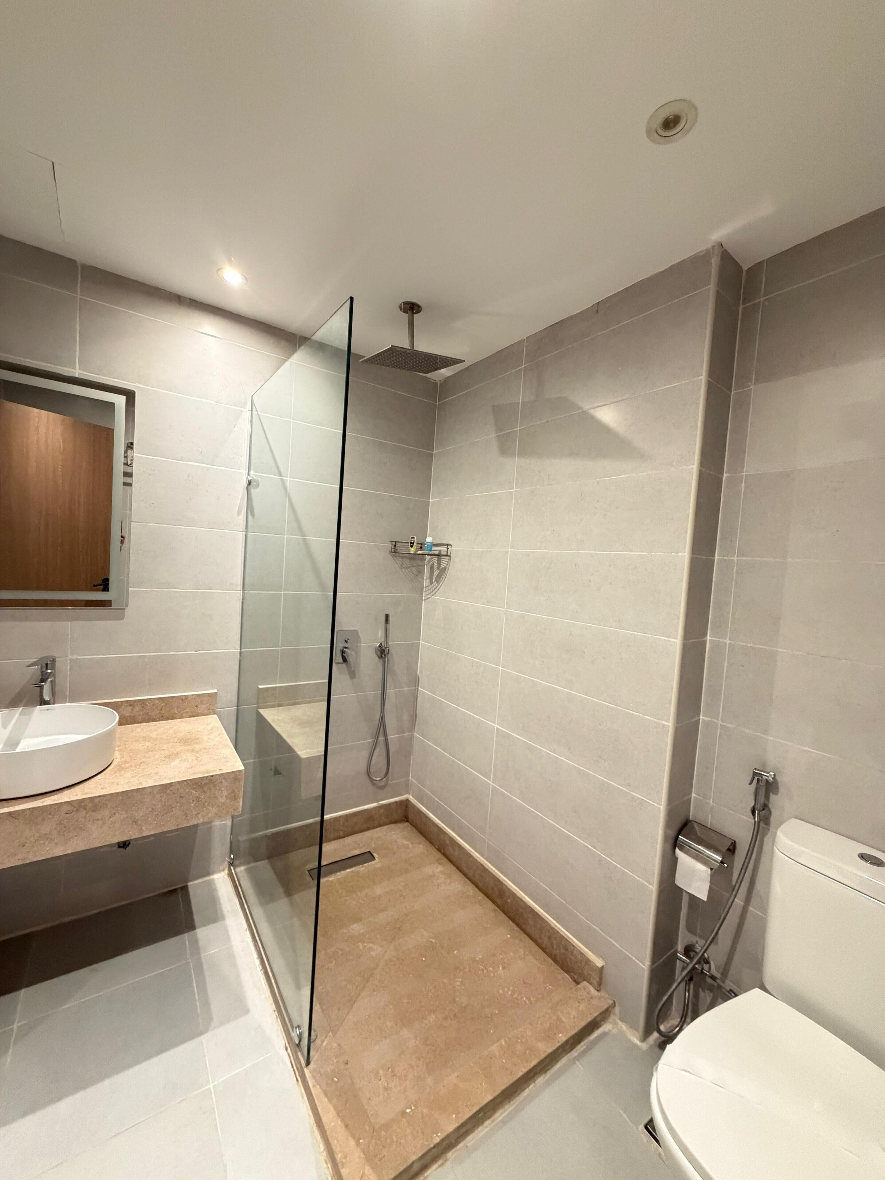 Combined shower/bathtub, hair dryer, towels, soap