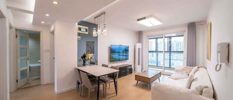 Superior Apartment, 3 Bedrooms, Kitchen, City View | Living room