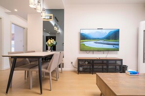 Living room - Tyms Family APT Spacious 3BR for Groups & Families  (Shanghai)