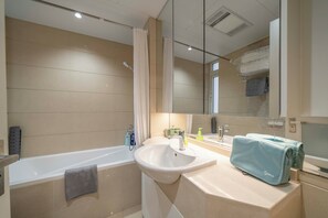 Superior Apartment, 3 Bedrooms, Kitchen, City View | Bathroom | Slippers - Tyms Family APT Spacious 3BR for Groups & Families  (Shanghai)