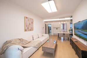 Superior Apartment, 3 Bedrooms, Kitchen, City View | Living room