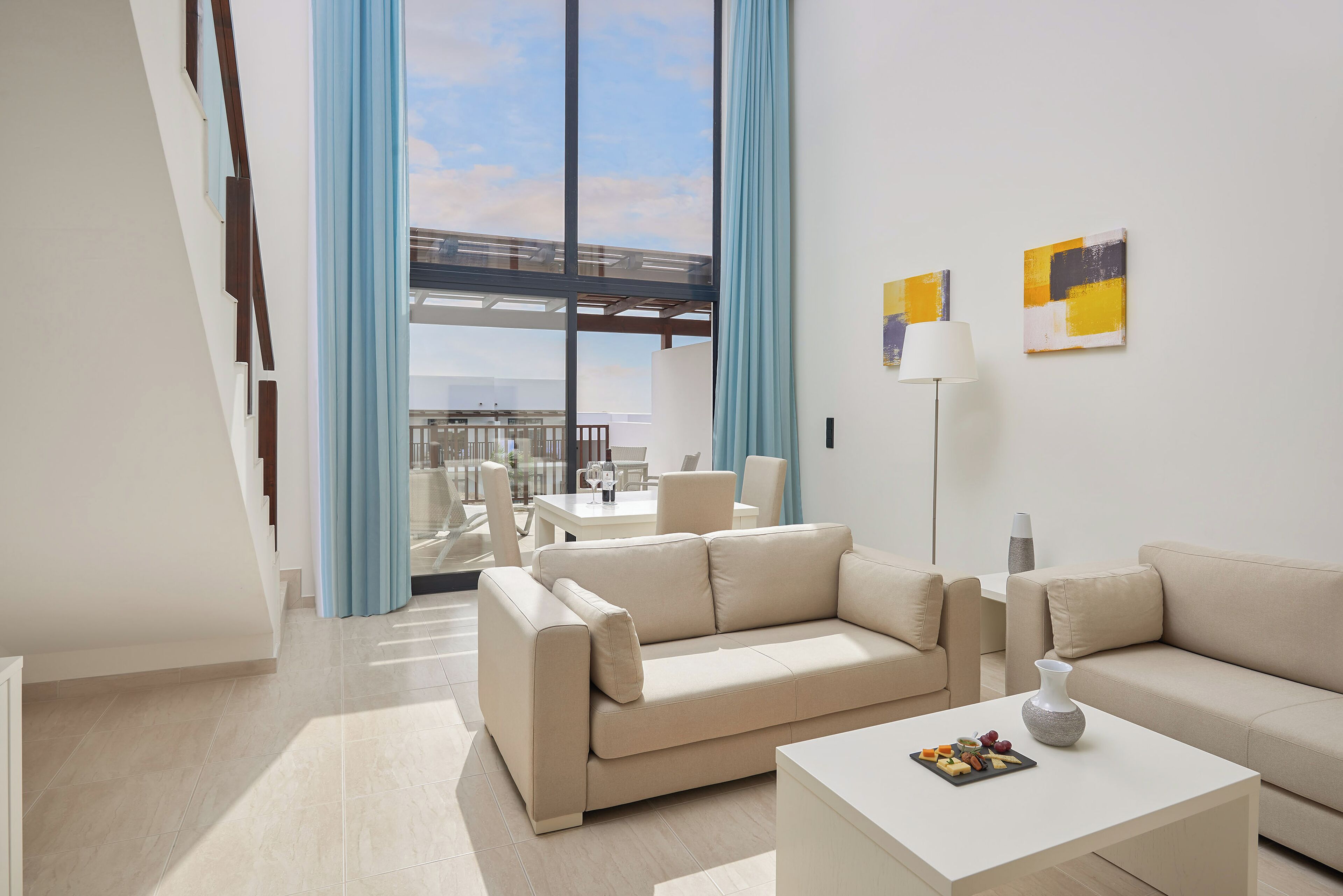 Suite – junior | Minibar, safe på rommet, blendingsgardiner og strykejern/-brett