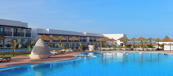 Meliá Laguna Beach Resort