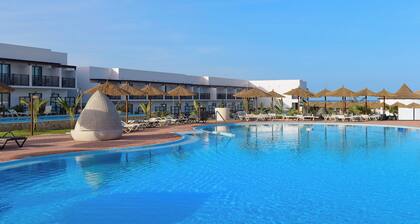 MeliĂĄ Laguna Beach Resort