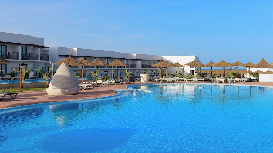 MeliĂĄ Laguna Beach Resort