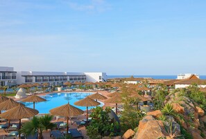 Hồ bơi ngoài trời, dù/ô trên bãi biển/hồ bơi 