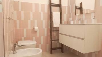 Doccia, asciugacapelli, bidet, asciugamani