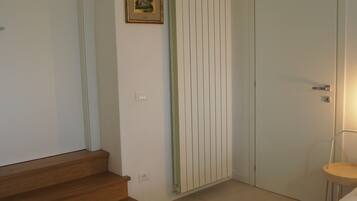 1 camera, culla da viaggio, Wi-Fi gratuito, lenzuola