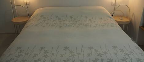 1 bedroom, travel cot, free WiFi, bed sheets