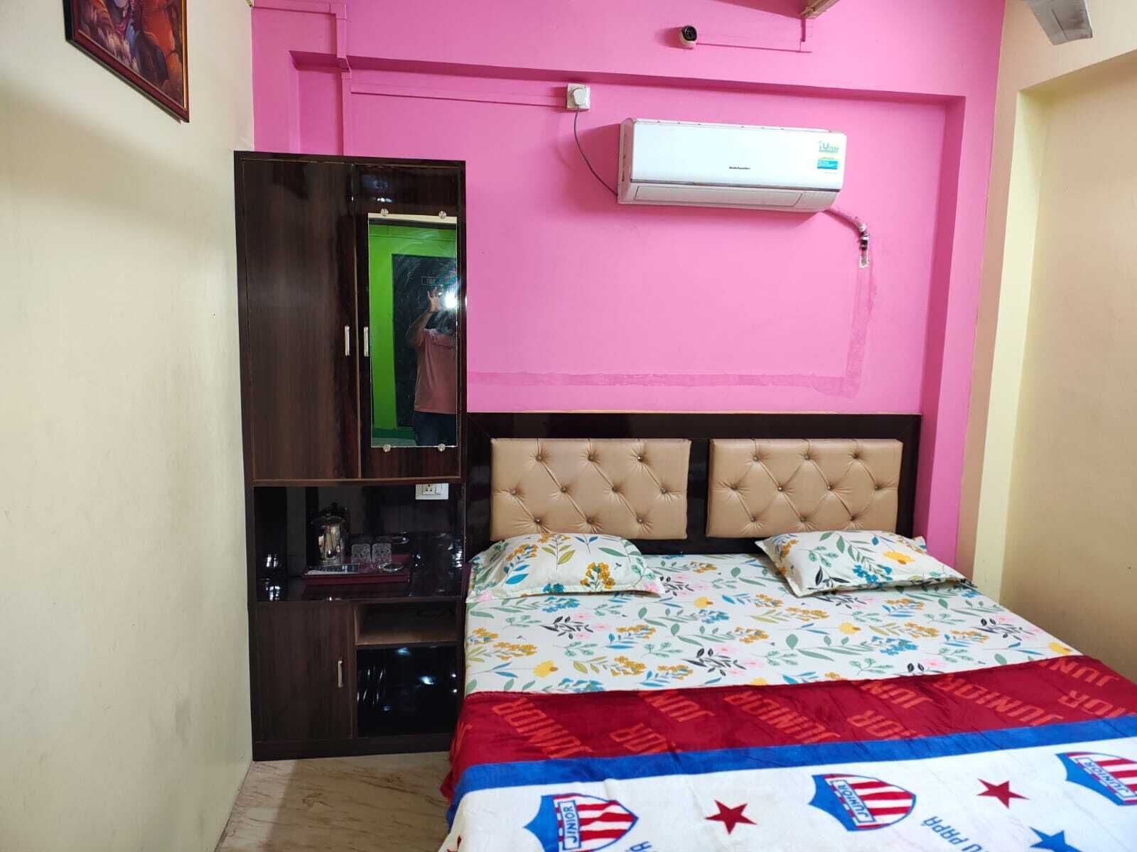 Deluxe Room | Desk, free WiFi