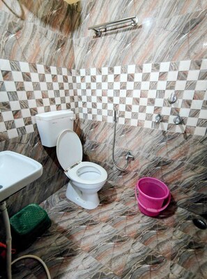 Shower, towels, soap, toilet paper