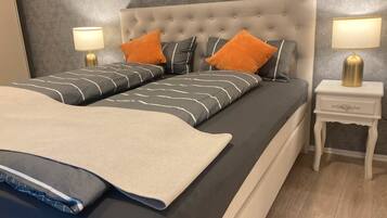 WiFi, bed sheets