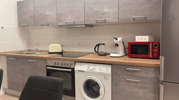 Refrigerador, microondas, horno, placa de cocina