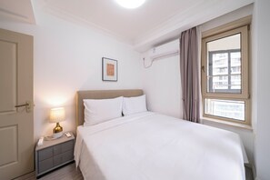 Superior Apartment, 1 Bedroom, Kitchen, City View | Free WiFi - Tyms 1BR APT Gubei International Garden (Shanghai)