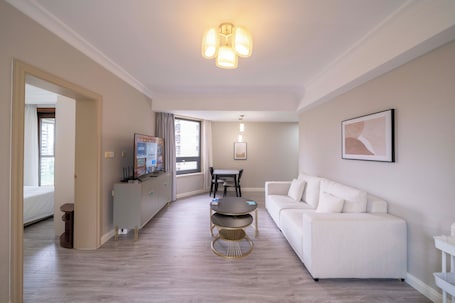 Superior Apartment, 1 Bedroom, Kitchen, City View | Living room. Tyms 1BR APT Gubei International Garden