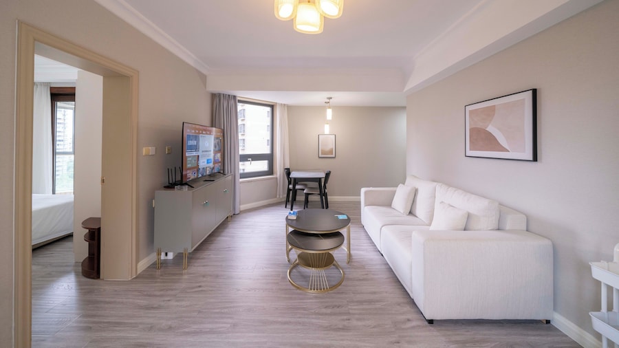 Tyms 1BR APT Gubei International Garden