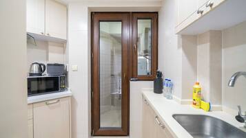 Superior Apartment, 1 Bedroom, Kitchen, City View | Private kitchen
