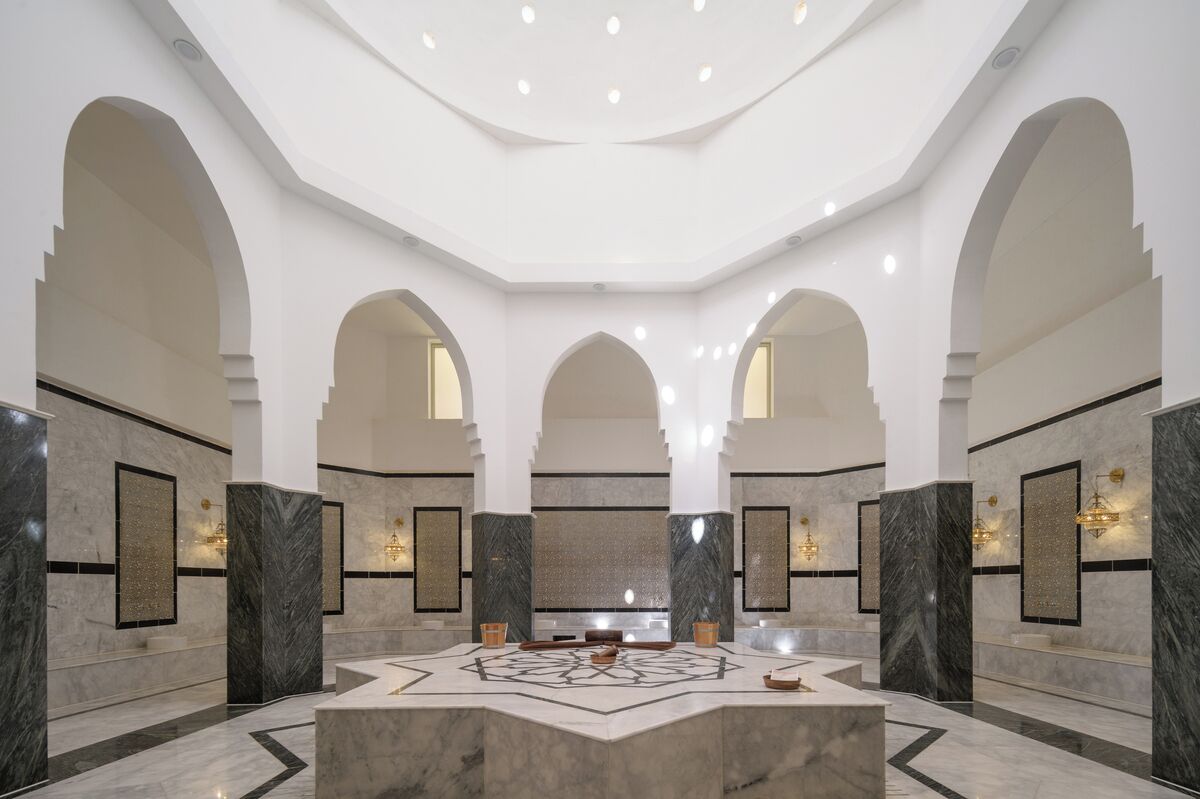 Sauna, steam room, Turkish bath/hammam, manicures and pedicures