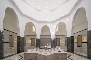 Sauna, steam room, Turkish bath/hammam, manicures and pedicures