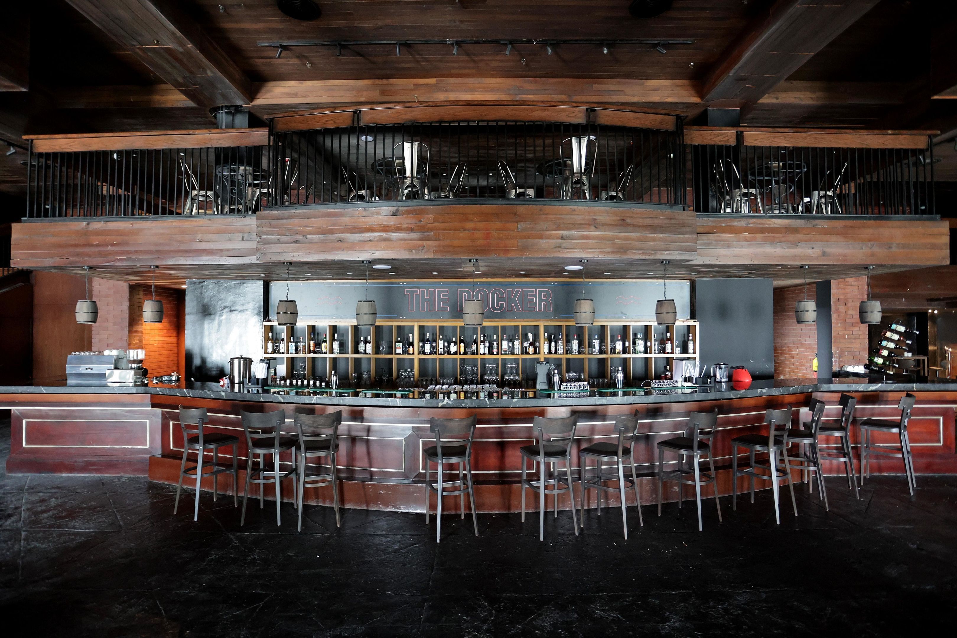 6 bares/lounges, bar na praia