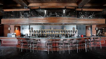 6 bares/lounges, bar na praia