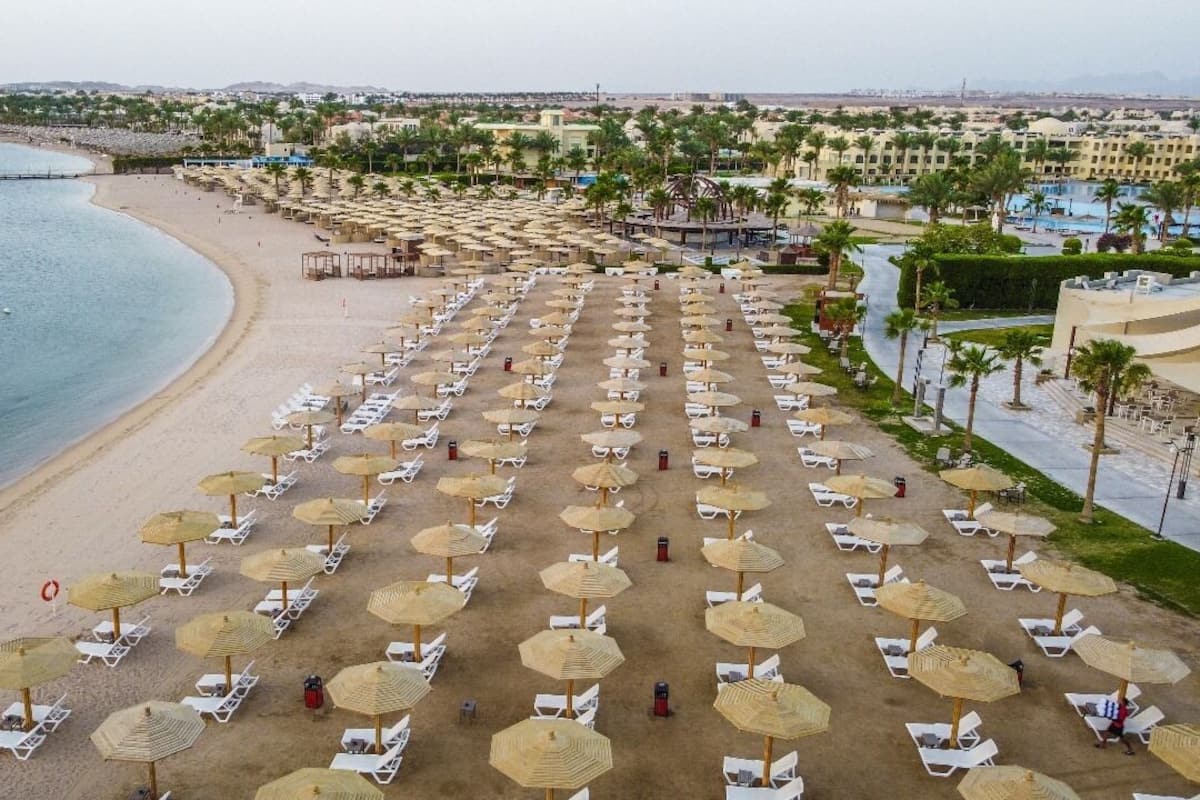 Minibar, caja de seguridad en la habitación y decoración personalizada