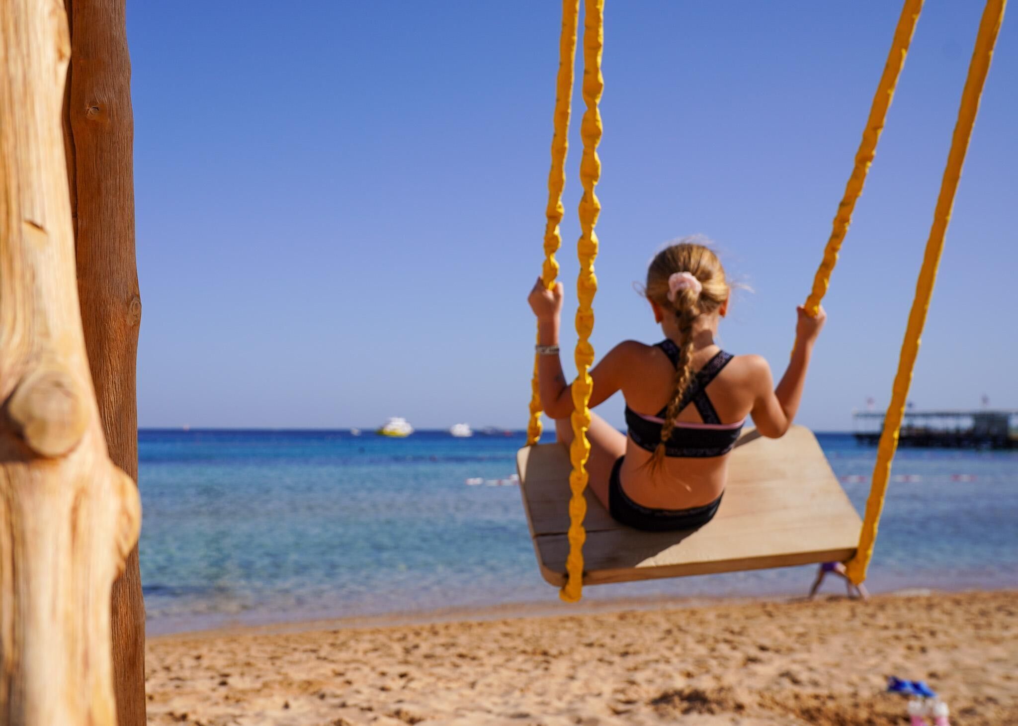 Playa privada, traslado desde/hacia la playa gratis y camastros 