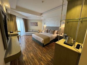 Minibar, coffres-forts dans les chambres, décoration personnalisée