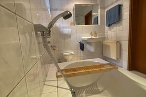Dusche, Handtücher, Seife, Shampoo