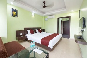 Hypo-allergenic bedding, desk, free WiFi - Hotel Deep Ganga Puri (Puri)
