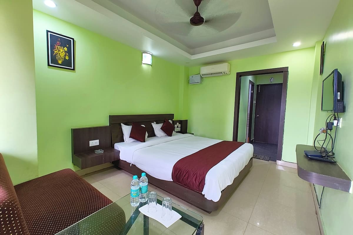 Kamar Double Deluks, AC | Seprai antialergi, meja kerja, dan Wi-Fi gratis