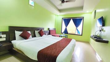 Kamar Double Deluks, AC | Seprai antialergi, meja kerja, dan Wi-Fi gratis