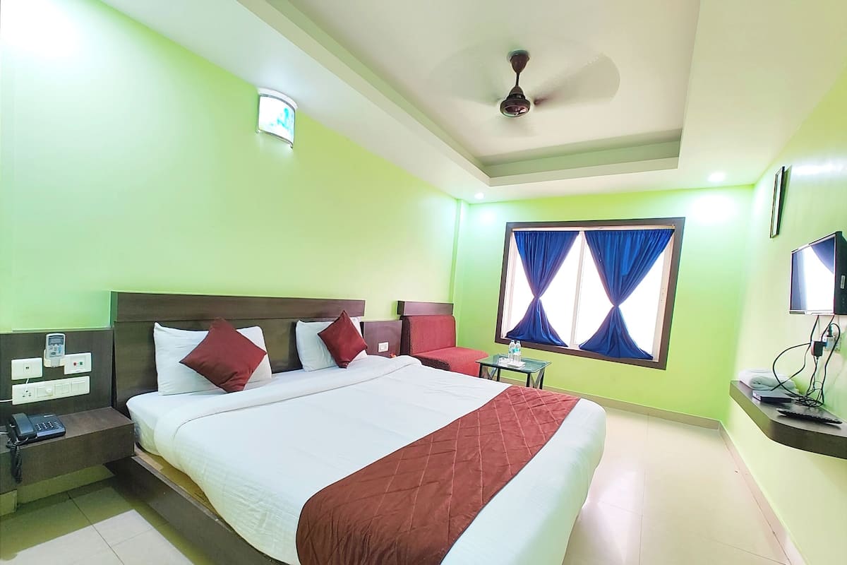 Kamar Double Deluks, AC | Seprai antialergi, meja kerja, dan Wi-Fi gratis