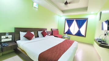 Deluxe Double Room, Air conditioning | Hypo-allergenic bedding, desk, free WiFi