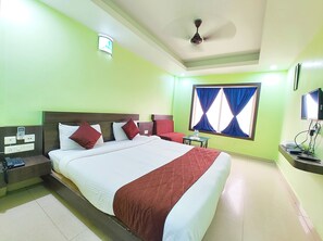Deluxe Double Room, Air conditioning | Hypo-allergenic bedding, desk, free WiFi - Hotel Deep Ganga Puri (Puri)