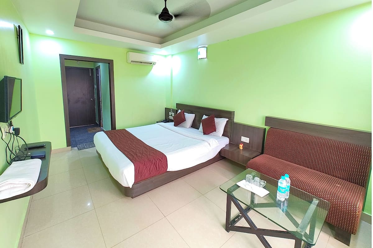 Seprai antialergi, meja kerja, dan Wi-Fi gratis