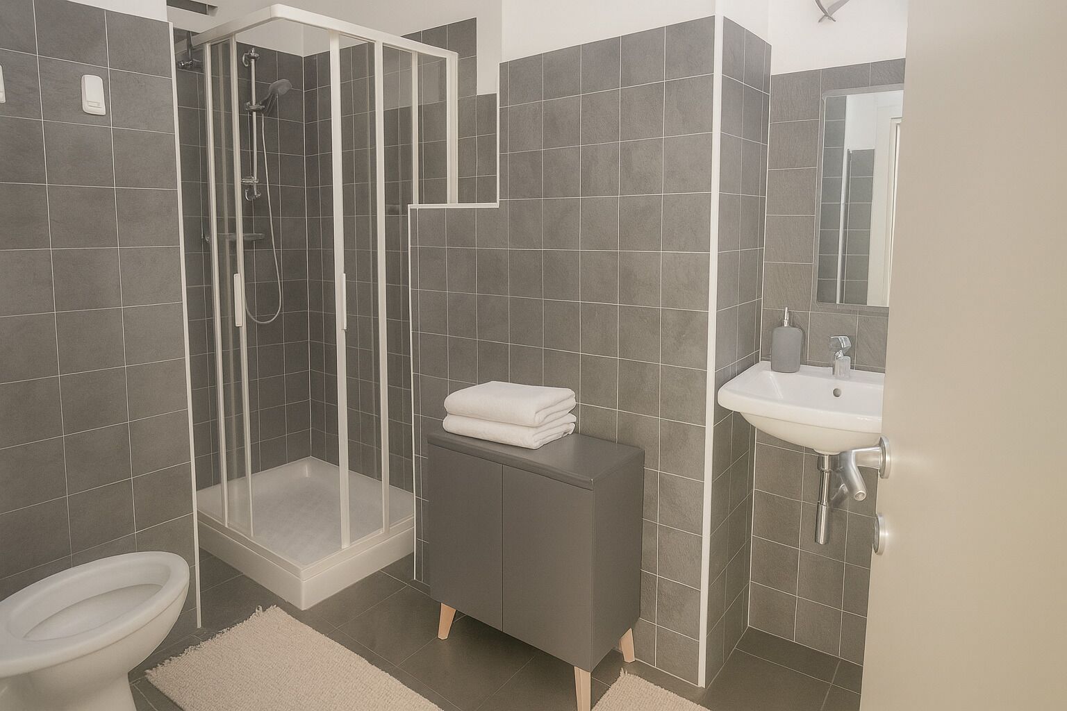 Zimmer (Athos 1) | Badezimmer | Handtücher, Toilettenpapier