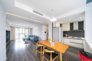 Superior Apartment, 3 Bedrooms, Kitchen, City View | Living room