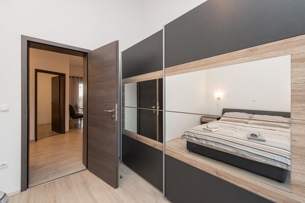 3 bedrooms, iron/ironing board, free WiFi, bed sheets