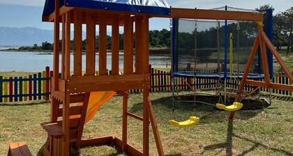 Beachside Holiday Home Anamarija