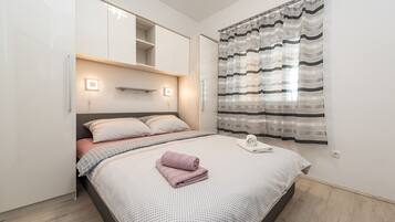 3 bedrooms, iron/ironing board, free WiFi, bed sheets