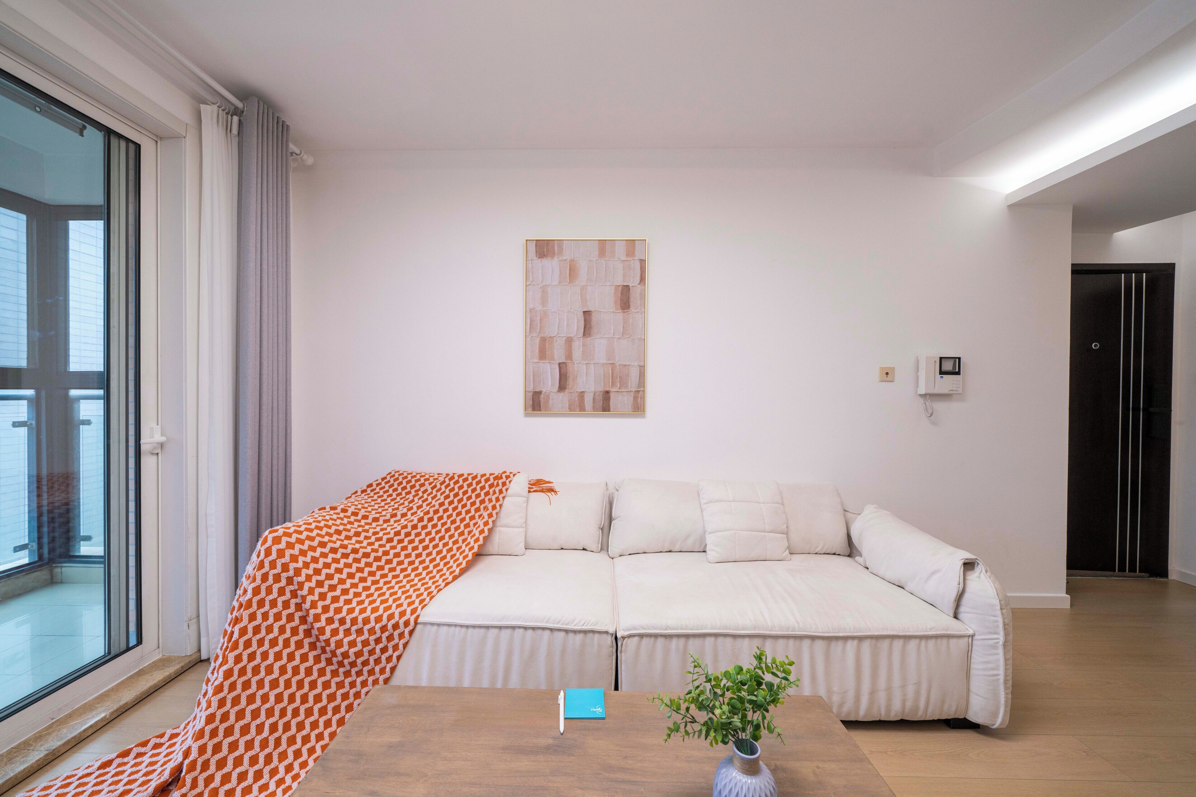 Superior-lejlighed - 3 soveværelser - køkken - byudsigt | Stue | 55-tommers smart-tv med kabelkanaler